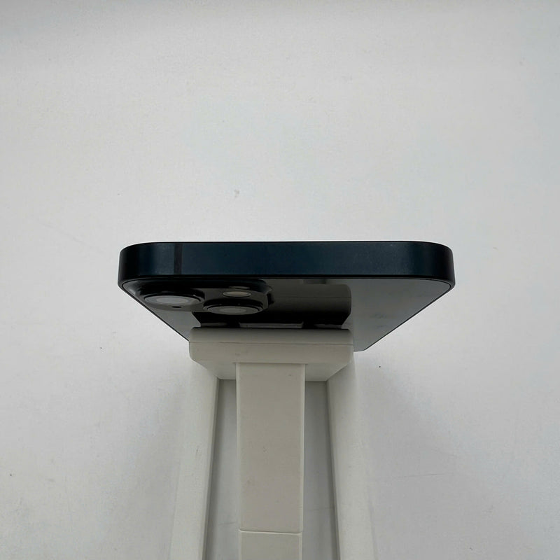 iPhone 13 128GB Đen 98% pin 91% Máy đã trả hết tiền mạng dùng như Quốc tế Apple (Ám xước viền, xước viền cam) - HH6182