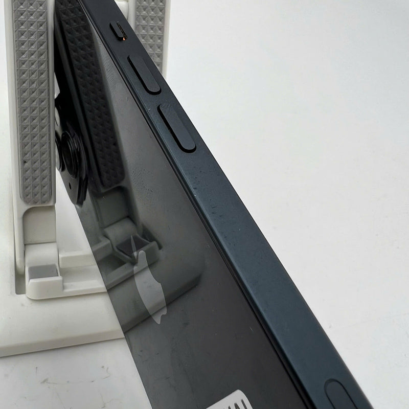 iPhone 13 128GB Đen 98% pin 91% Máy đã trả hết tiền mạng dùng như Quốc tế Apple (Ám xước viền, xước viền cam) - HH6182