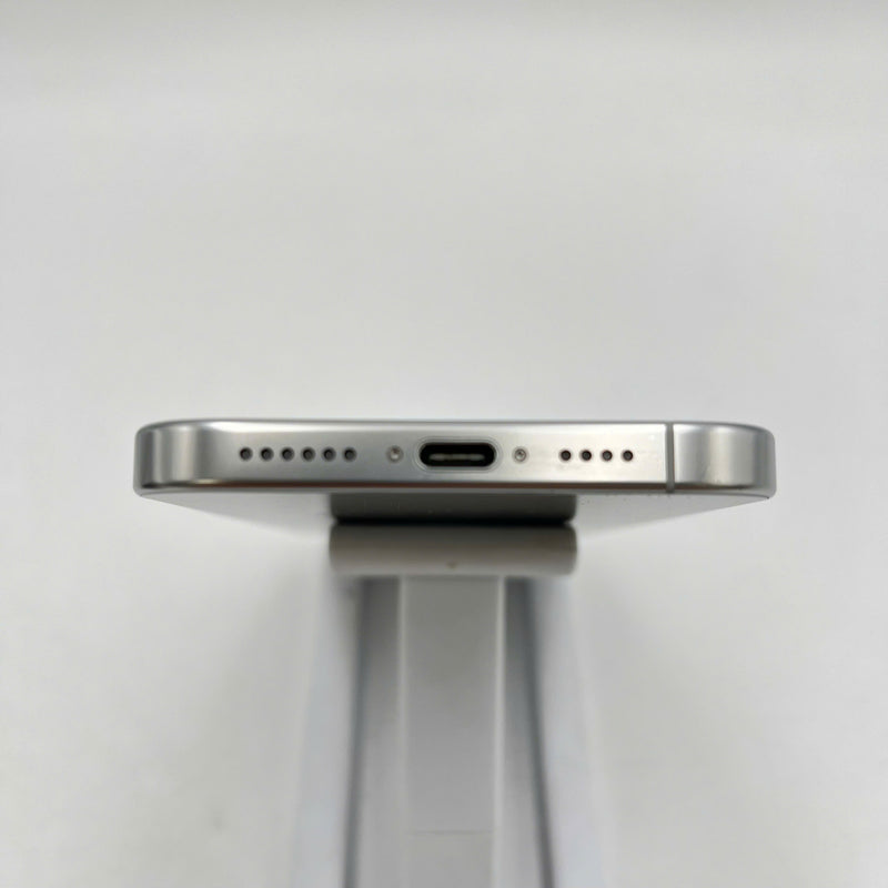 iPhone 16 Pro Max 256GB Trắng 98% pin 100% Quốc tế từ SB (Không dùng sim SB - màn xước, viền xước) - HH0764
