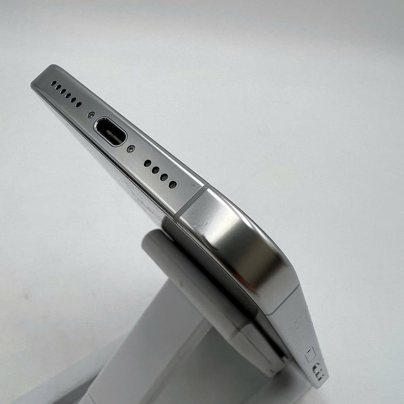 iPhone 16 Pro Max 256GB Trắng 98% pin 100% Quốc tế từ SB (Không dùng sim SB - màn xước, viền xước) - HH0764