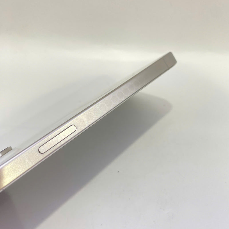 iPhone 15 Pro 256GB Trắng 98% pin 88% Quốc tế từ AU (Không dùng sim AU - đốm 0,5x/3x) - HH9714