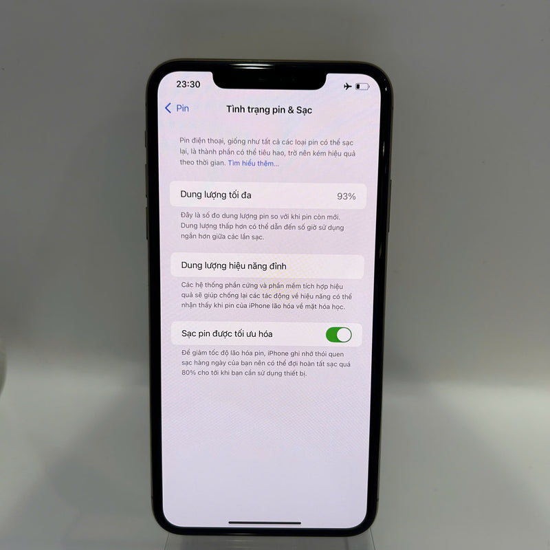 iPhone 11 Pro Max 256GB Vàng 98% pin 93% Máy đã trả hết tiền mạng dùng như Quốc tế Apple  - HH2776