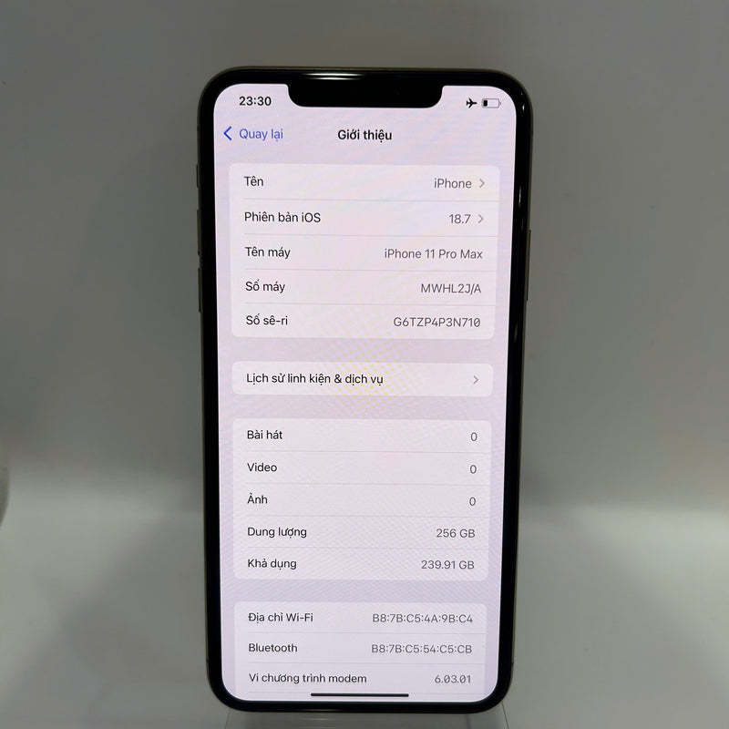 iPhone 11 Pro Max 256GB Vàng 98% pin 93% Máy đã trả hết tiền mạng dùng như Quốc tế Apple  - HH2776