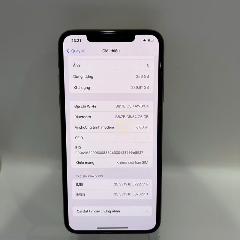 iPhone 11 Pro Max 256GB Vàng 98% pin 93% Máy đã trả hết tiền mạng dùng như Quốc tế Apple  - HH2776