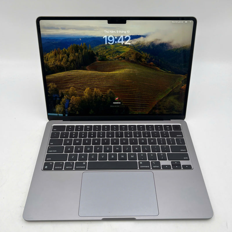 MacBook Air 2022 13.6in Xám Apple M2/ RAM 8GB/ SSD 256GB 98% pin 100% BPTA (sạc 61 lần)