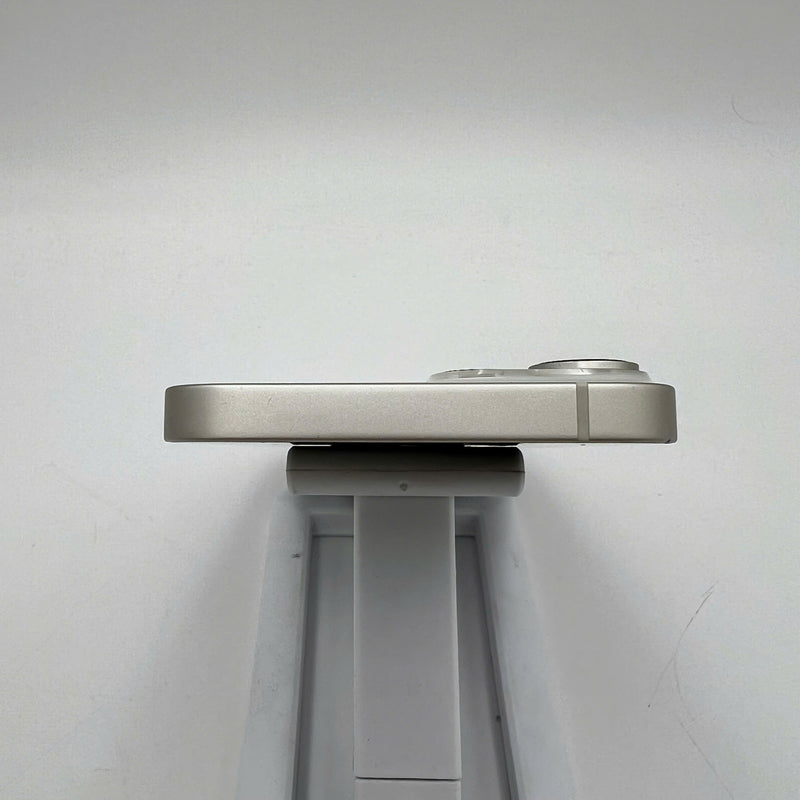 iPhone 14 128GB Trắng 98% pin 88% Máy đã trả hết tiền mạng dùng như Quốc tế Apple (màn và viền xước, viền cam xước) - HH3008