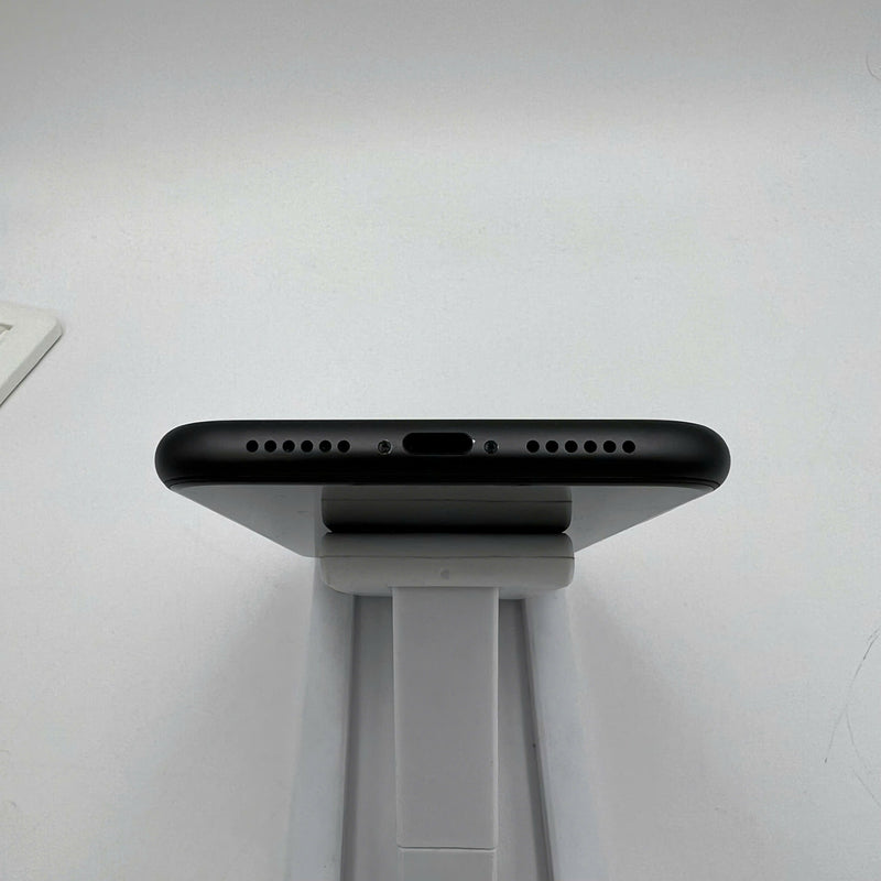 iPhone 11 256GB Đen 98% pin 86% Máy đã trả hết tiền mạng dùng như Quốc tế Apple (đốm 1x) - HH6307