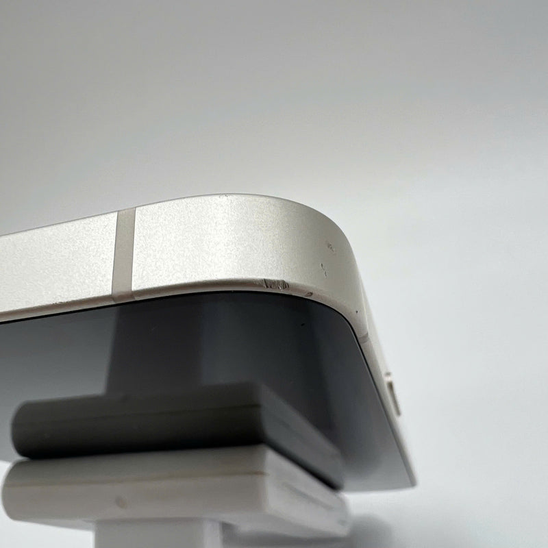 iPhone 13 256GB Trắng 98% pin 87% Quốc tế từ SB (Không dùng sim SB - sứt viền) - HH7094