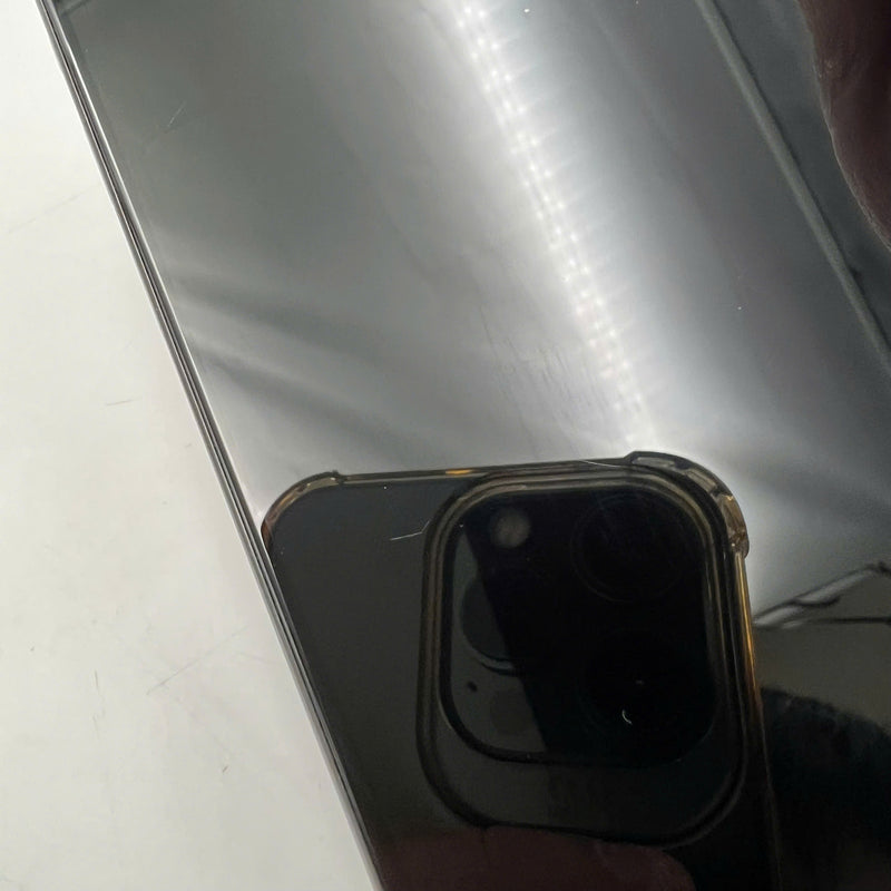 iPhone 15 Pro 128GB Đen 98% pin 88% Quốc tế từ SB (Không dùng sim SB - đốm 0,5x, viền xước, màn xước) - HH7283
