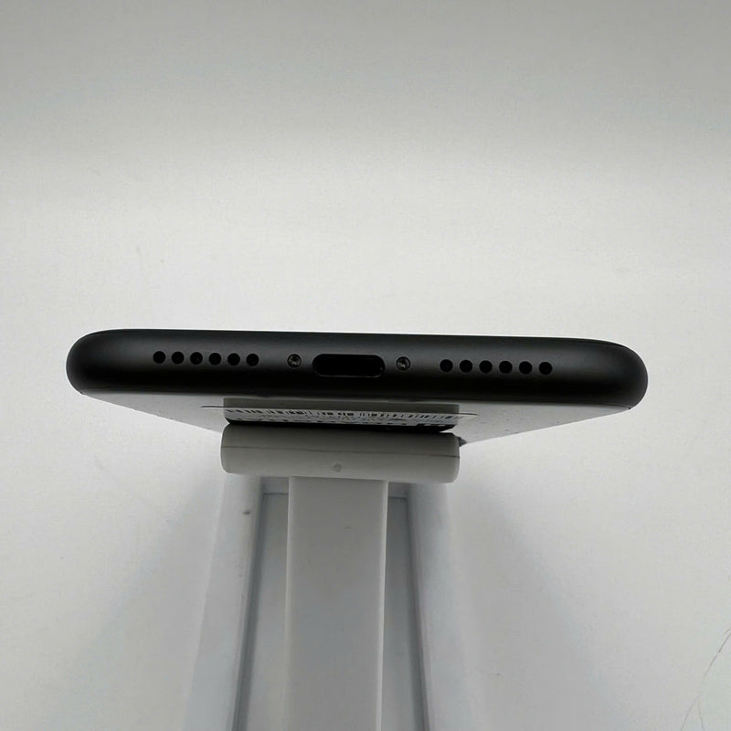 iPhone 11 256GB Đen 98% pin 96% Máy đã trả hết tiền mạng dùng như Quốc tế Apple (xước kính mặt lưng) - HH3101