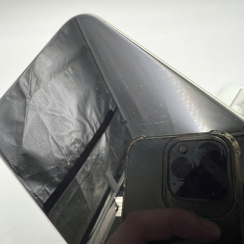 iPhone 15 128GB Vàng 98% pin 86% Quốc tế từ DCM (Không dùng sim DCM - màn xước, viền xước) - HH4780