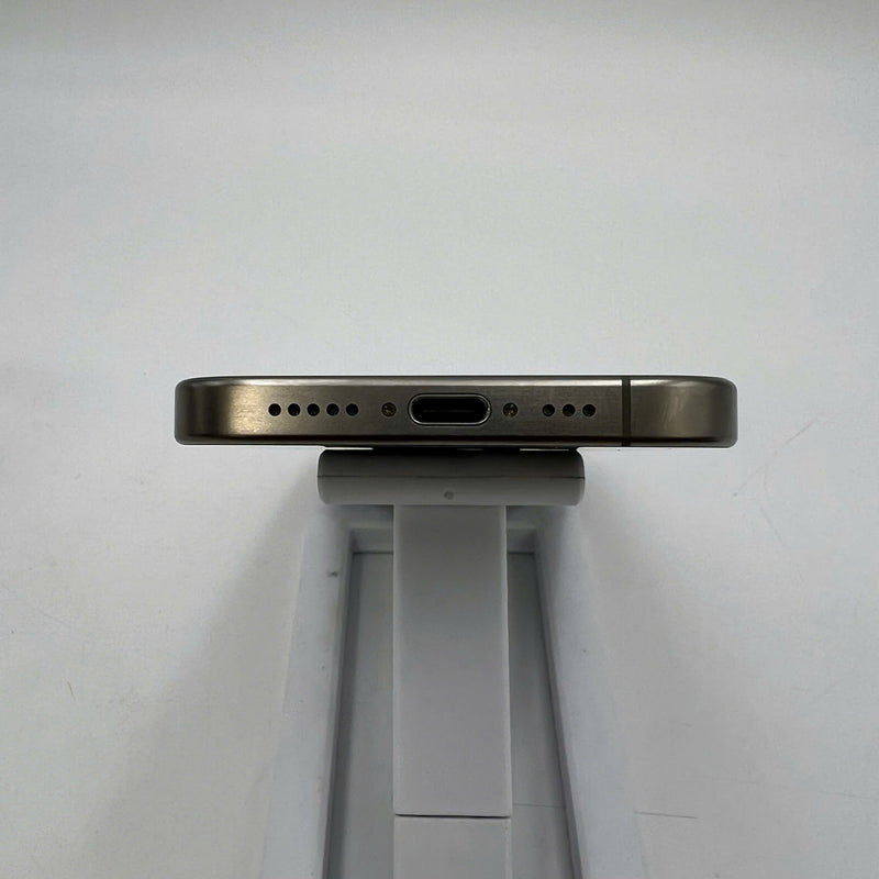 iPhone 15 Pro 256GB Tự Nhiên 98% pin 87% Quốc Tế Apple (đốm 0.5x) - HH9334