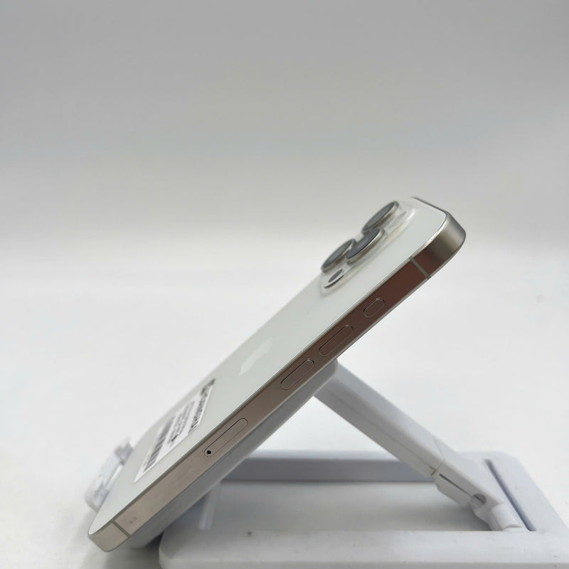iPhone 15 Pro 128GB Trắng 98% pin 88% Máy đã trả hết tiền mạng dùng như Quốc tế Apple (đốm 0.5x) - HH9569
