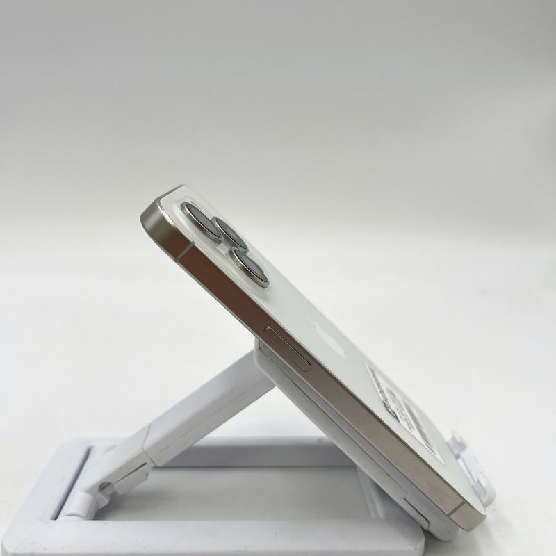 iPhone 15 Pro 128GB Trắng 98% pin 88% Máy đã trả hết tiền mạng dùng như Quốc tế Apple (đốm 0.5x) - HH9569