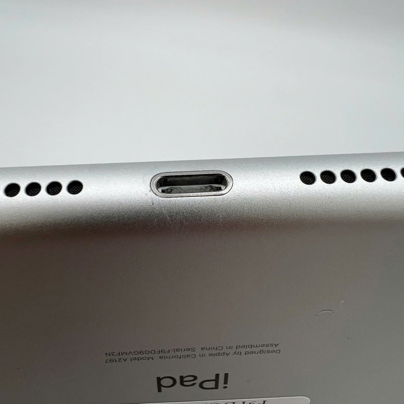 iPad Gen 7 10.2inch Bạc 32GB Wifi 98% pin 100% (xước viền chân sạc, sạc dưới 50 lần)
