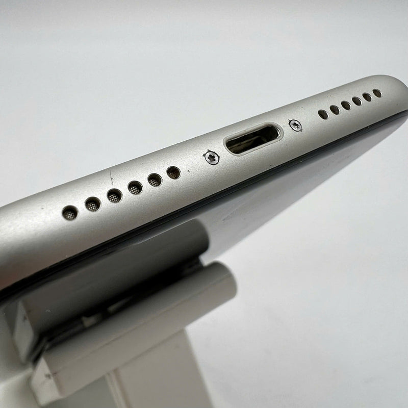 iPhone 11 256GB Trắng 98% pin 100% Máy đã trả hết tiền mạng dùng như Quốc tế Apple (xước viền,viền cam xước,đốm 1x,ĐTP) - HH3595