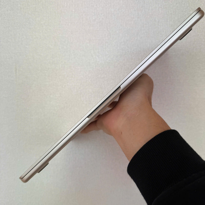 Macbook Air 2022 13.6in Bạc Apple M2/ RAM 8GB/ SSD 256GB 98% BPTN (Sạc 6 lần)