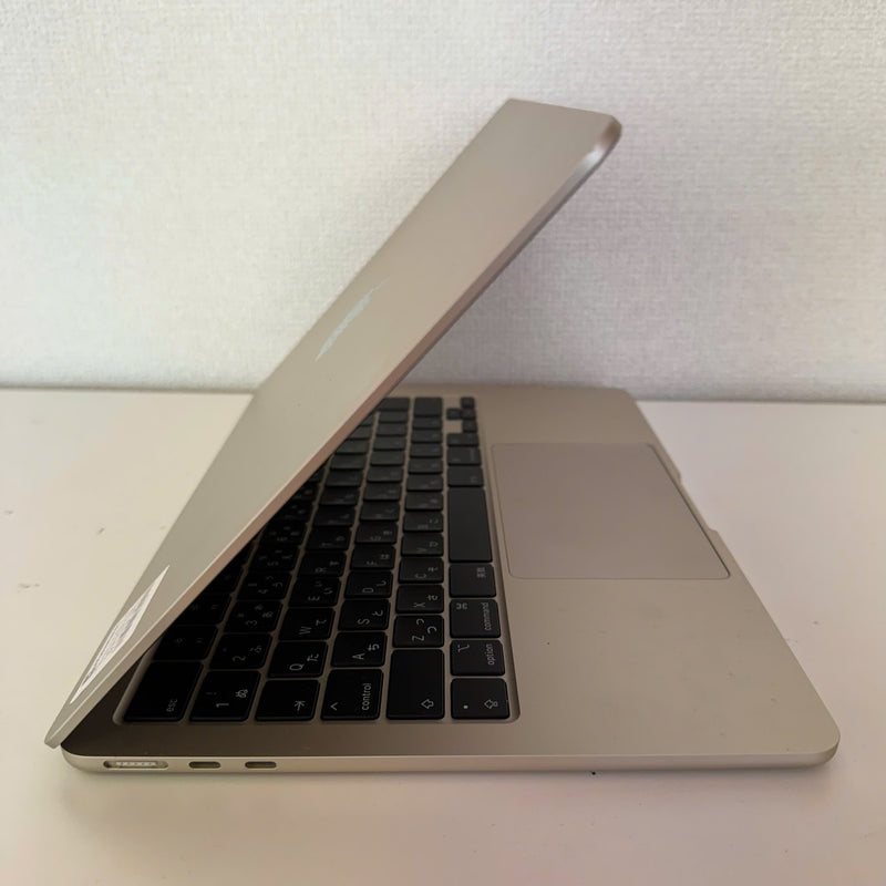 Macbook Air 2022 13.6in Bạc Apple M2/ RAM 8GB/ SSD 256GB 98% BPTN (Sạc 6 lần)
