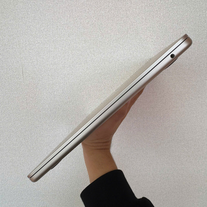 Macbook Air 2022 13.6in Bạc Apple M2/ RAM 8GB/ SSD 256GB 98% BPTN (Sạc 6 lần)