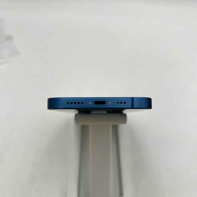 iPhone 13 256GB Xanh dương 98% pin 100% Máy đã trả hết tiền mạng dùng như Quốc tế Apple (Đã thay pin, viền cam xước, móp viền) - HH7463