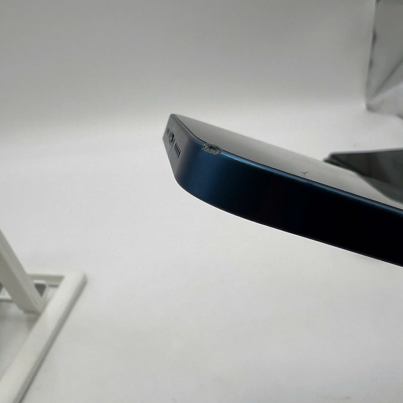 iPhone 13 256GB Xanh dương 98% pin 100% Máy đã trả hết tiền mạng dùng như Quốc tế Apple (Đã thay pin, viền cam xước, móp viền) - HH7463