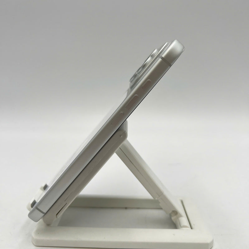 iPhone 17 Pro Max 256GB Bạc 97% pin 100% Quốc tế Apple (Sạc 3 lần, máy lỗi cam trước và cam sau, cấn vỏ chỗ camera và viền góc trên) - HH3684