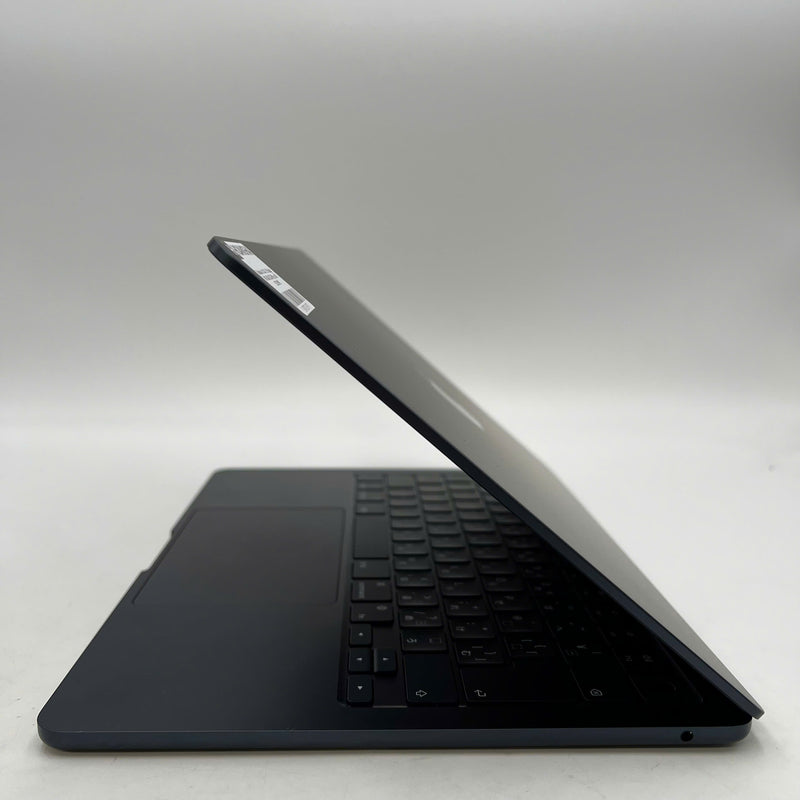 Macbook Air 2024 13.6in Đen Apple M3/ RAM 16GB/ SSD 512GB 99% pin 100% sạc 25 lần BPTN