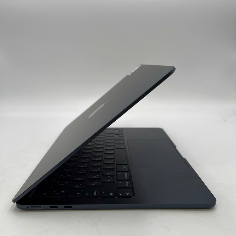 Macbook Air 2024 13.6in Đen Apple M3/ RAM 16GB/ SSD 512GB 99% pin 100% sạc 25 lần BPTN