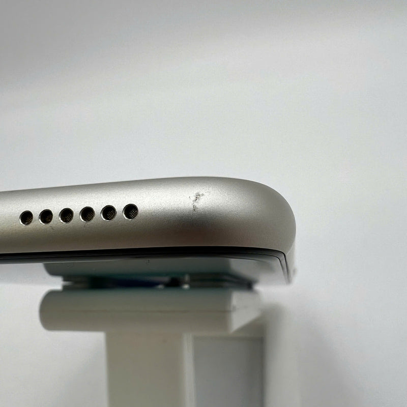 iPhone 11 128GB Trắng 98% pin 100% Máy đã trả hết tiền mạng dùng như Quốc tế Apple (Đã thay pin, đốm 1x, móp viền) - HH6560