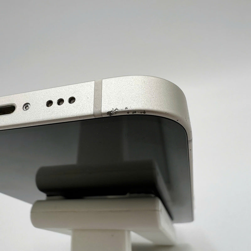 iPhone 14 128GB Trắng 98% pin 100% Quốc Tế Apple (Đã thay pin, xước viền, xước viền cam) - HH3823