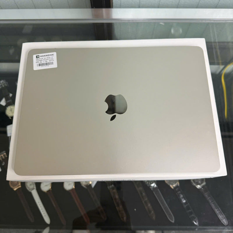 Macbook Air 2024 13.6in Trắng Apple M3/ RAM 8GB/ SSD 512GB 99% pin 100% sạc 11 lần BPTN