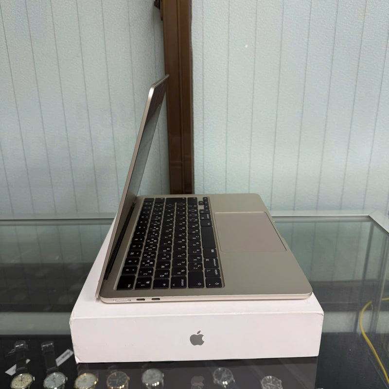 Macbook Air 2024 13.6in Trắng Apple M3/ RAM 8GB/ SSD 512GB 99% pin 100% sạc 11 lần BPTN