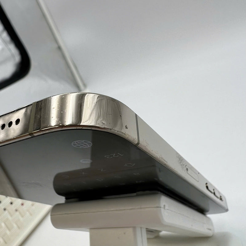 iPhone 14 Pro 256GB Vàng 98% pin 100% Quốc tế từ AU (Không dùng sim AU - Đã thay pin, đốm 0.5x/3x, màn xước, viền xước, viền cam xước) - HH3343