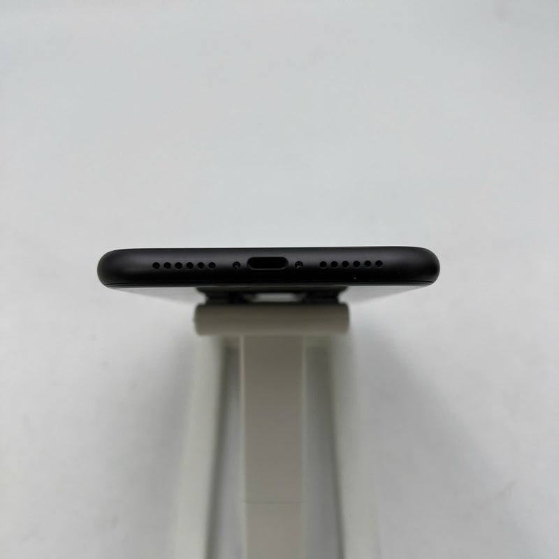 iPhone 11 256GB Đen 98% pin 100% ĐBH Máy đã trả hết tiền mạng dùng như Quốc tế Apple (Đã thay pin, đốm 1x, sứt viền, viền cam xước) - HH2708