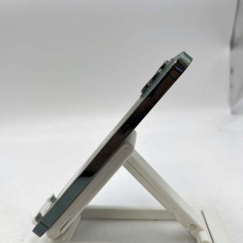 iPhone 13 Pro Max 256GB Xanh Lá 98% pin 100% Quốc tế từ SB (Không dùng sim SB - Đã thay pin, xước viền chân sạc) - HH3642