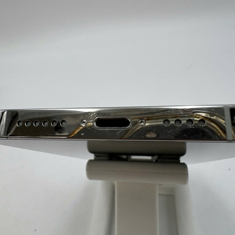 iPhone 13 Pro Max 128GB Trắng 98% pin 100% Quốc tế từ DCM (Không dùng sim DCM - Đã thay pin, xước viền, viền cam xước, đốm 1x) - HH3268