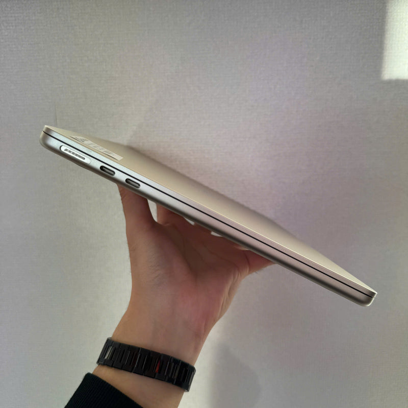 Macbook Air 2022 13.6in Trắng Apple M2/ RAM 8GB/ SSD 256GB 99% Sạc 32 lần BPTN