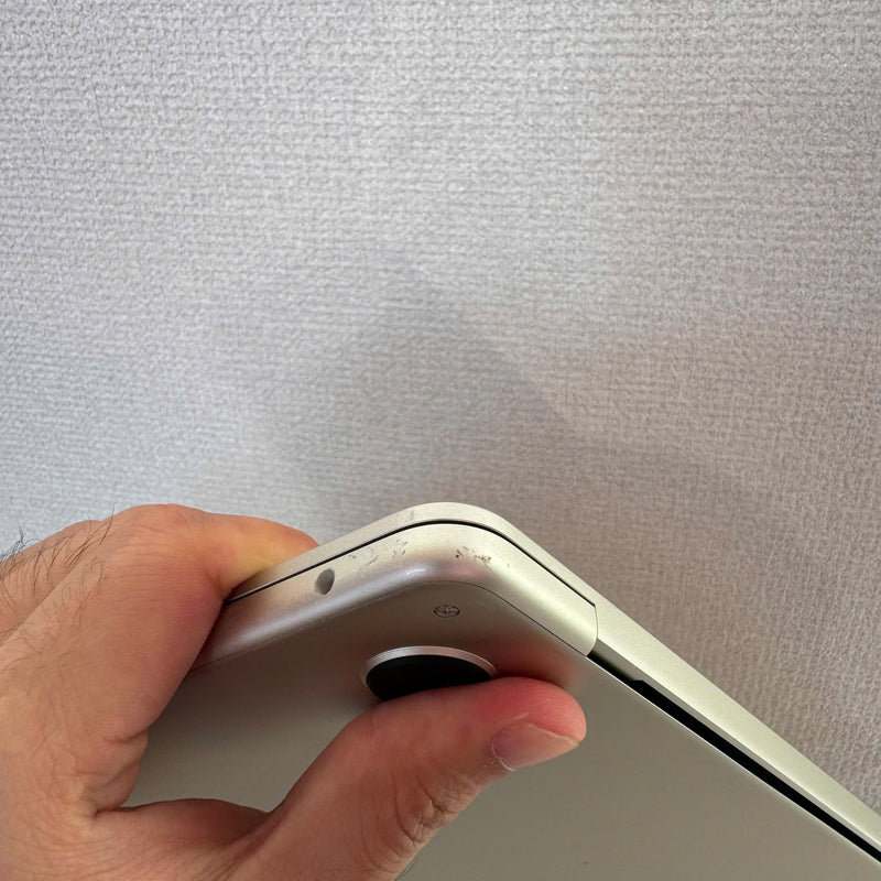 Macbook Air 2022 13.6in Trắng Apple M2/ RAM 8GB/ SSD 256GB 99% Sạc 32 lần BPTN