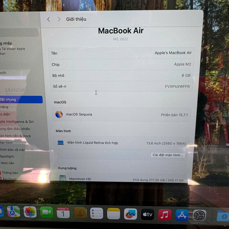 Macbook Air 2022 13.6in Trắng Apple M2/ RAM 8GB/ SSD 256GB 99% Sạc 32 lần BPTN