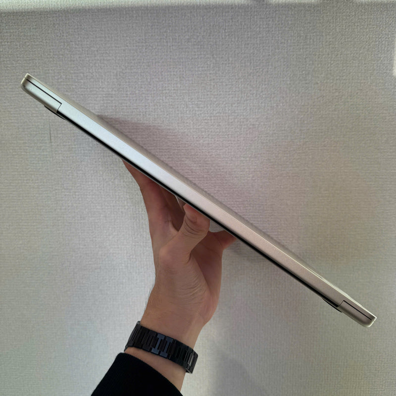 Macbook Air 2022 13.6in Trắng Apple M2/ RAM 8GB/ SSD 256GB 99% Sạc 32 lần BPTN