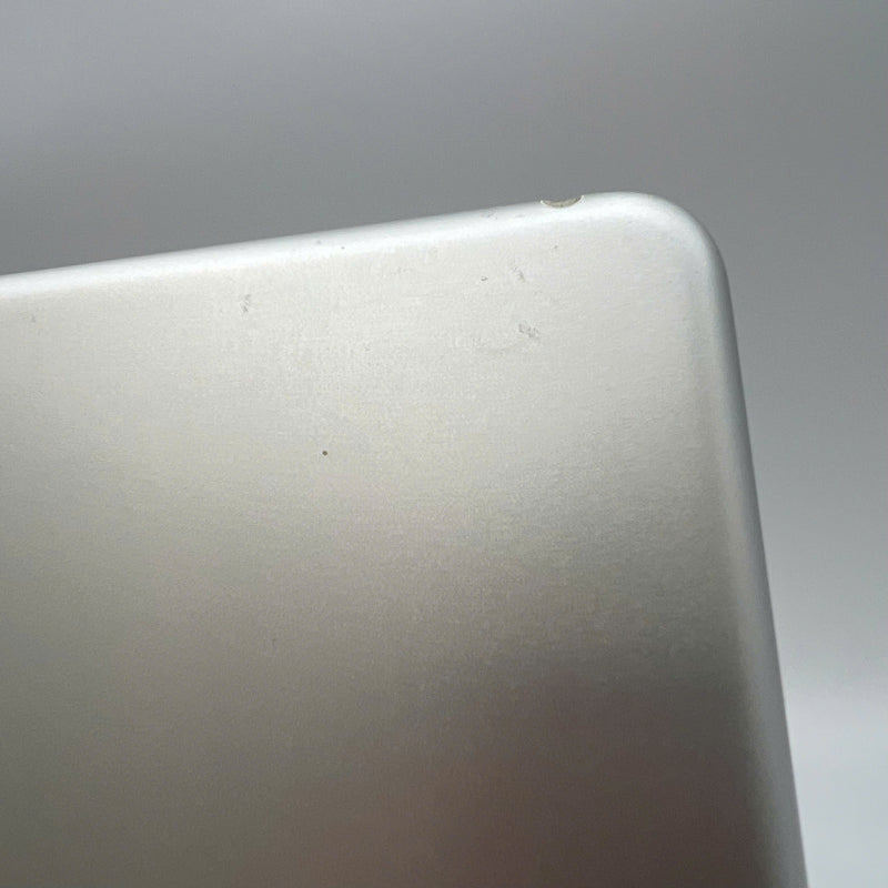 Ipad Air 2 9.7" 32GB Silver Wifi 98% pin 100% (Xước viền, móp mặt lưng, móp viền)