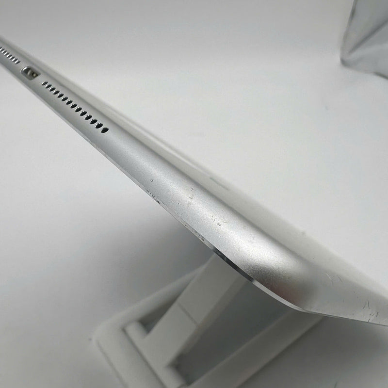 Ipad Air 2 9.7" 32GB Silver Wifi 98% pin 100% (Xước viền, móp mặt lưng, móp viền)