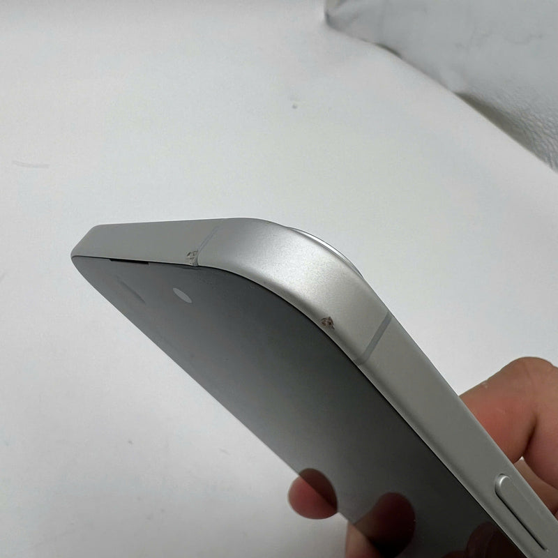 iPhone 16 256GB Trắng 98% pin 90% Quốc tế Apple (cam đốm tím, xước viền, xước màn) - HH7991