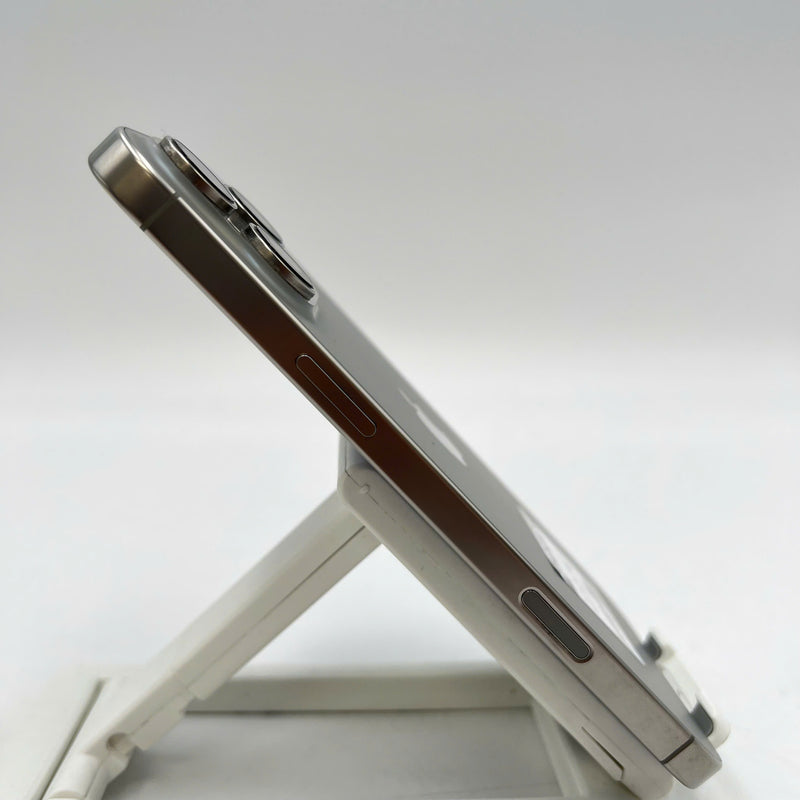 iPhone 16 Pro Max 256GB Tự Nhiên 98% pin 93% Máy đã trả hết tiền mạng dùng như Quốc tế Apple - HH3230