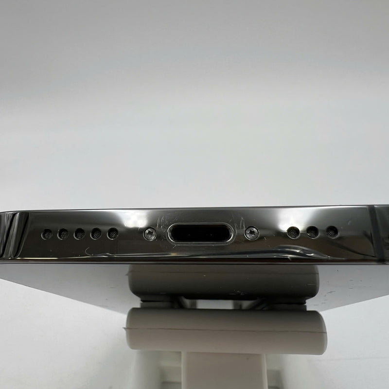 iPhone 12 Pro 256GB Đen 98% pin 100% Máy đã trả hết tiền mạng dùng như Quốc tế Apple (Đã thay pin, đốm 1x, xước viền chân sạc) - HH9044