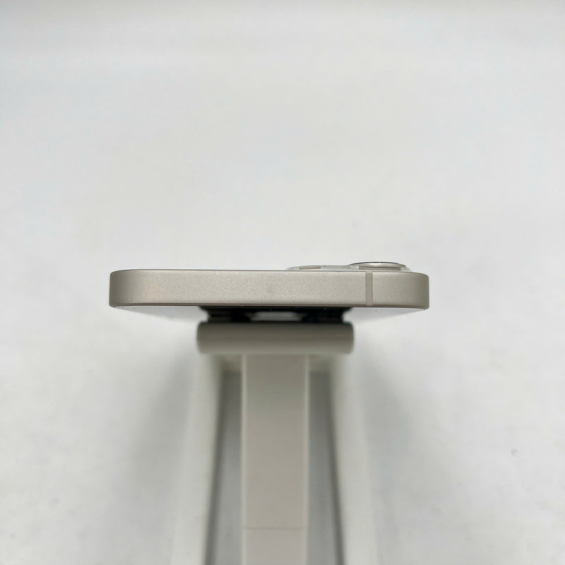 iPhone 13 128GB အဖြူရောင် 98% ဘက်ထရီ 100% နိုင်ငံတကာ DCM (DCM ဆင်းမ်မရှိပါ - ဘက်ထရီ အစားထိုး) - HH1400 