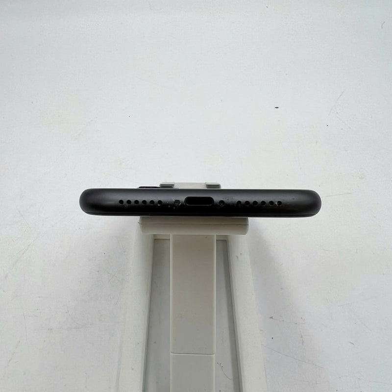 iPhone 11 128GB Đen 98% pin 100% Quốc tế Apple (Đã thay pin, đã thay màn, viền xước, viền cam xước) - HH5423