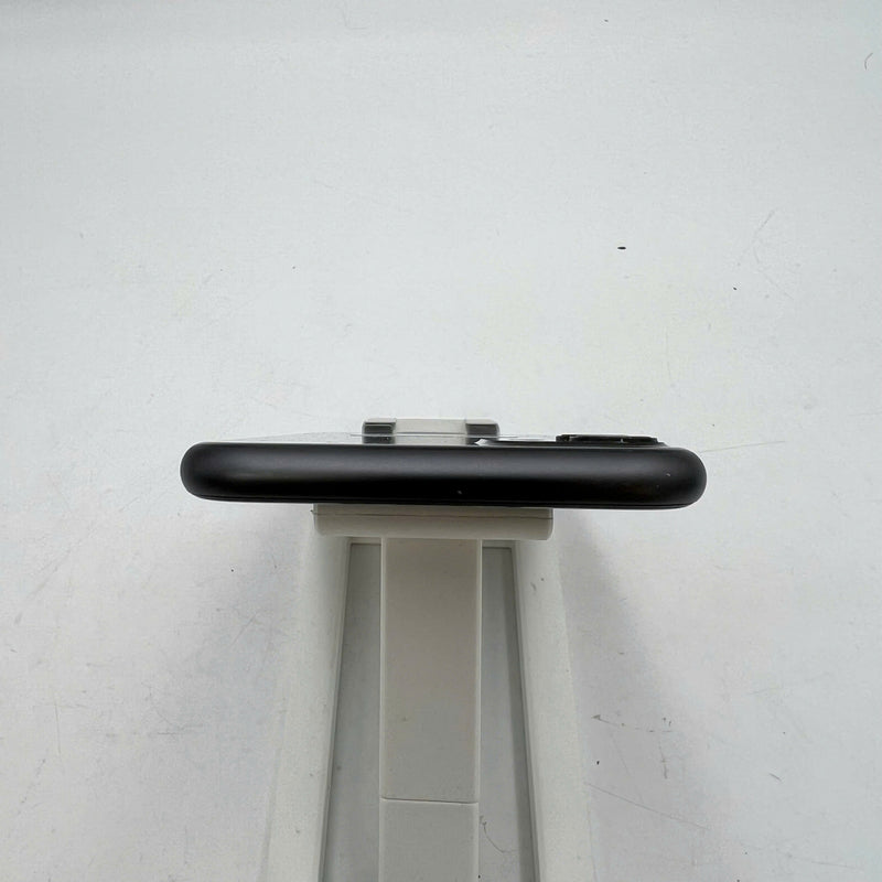 iPhone 11 128GB Đen 98% pin 100% Quốc tế Apple (Đã thay pin, đã thay màn, viền xước, viền cam xước) - HH5423