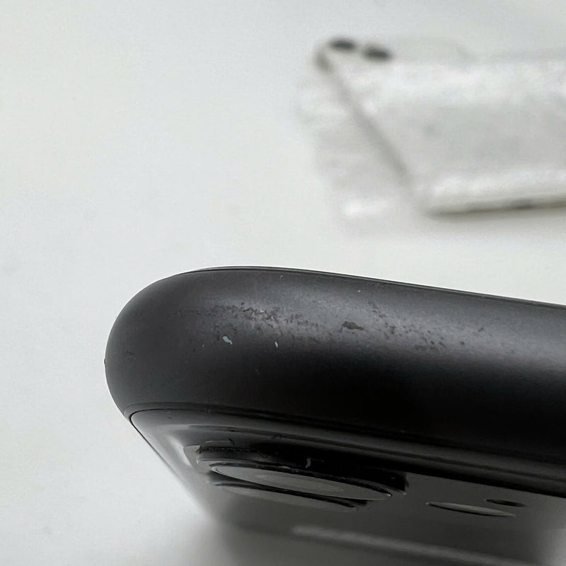 iPhone 11 128GB Đen 98% pin 100% Quốc tế Apple (Đã thay pin, đã thay màn, viền xước, viền cam xước) - HH5423