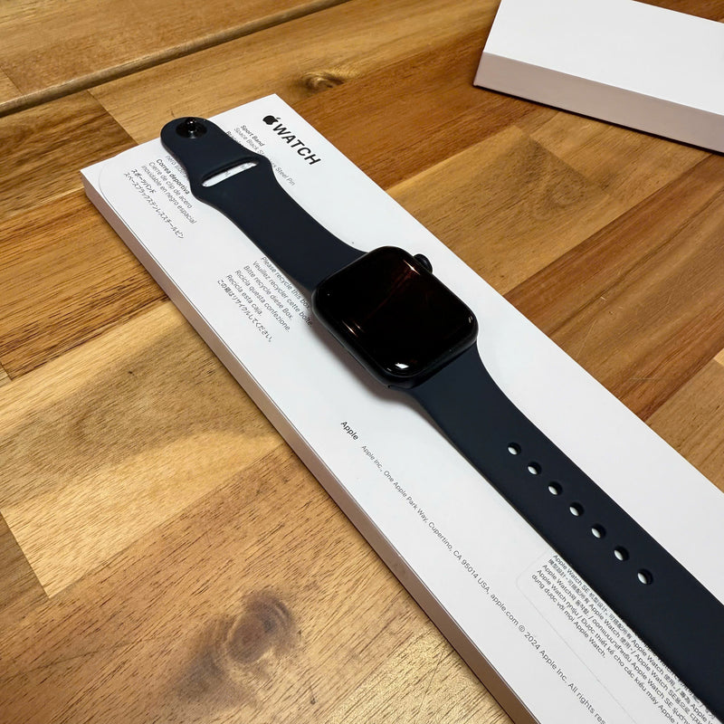 Apple Watch SE3 40mm GPS 99% Midnight Aluminum Case/  Midnight Sport Band